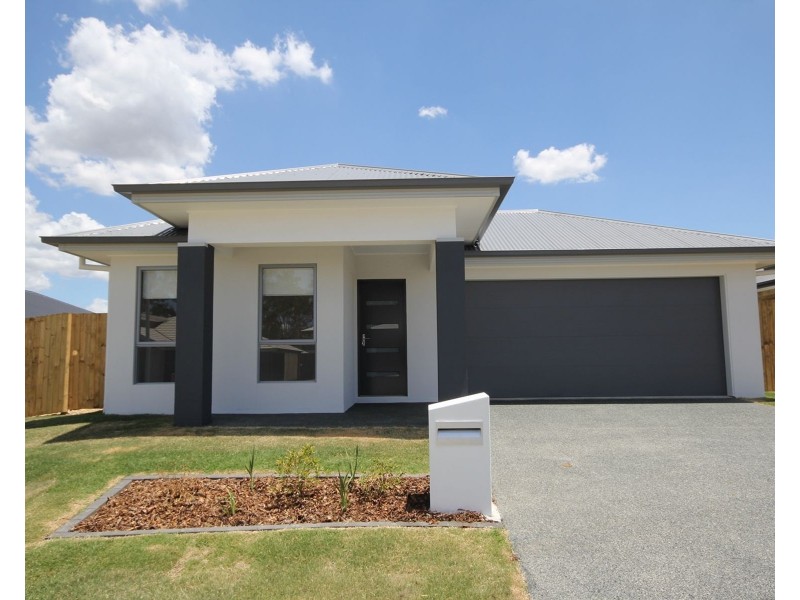 8 Butterfly Way, Ripley QLD 4306