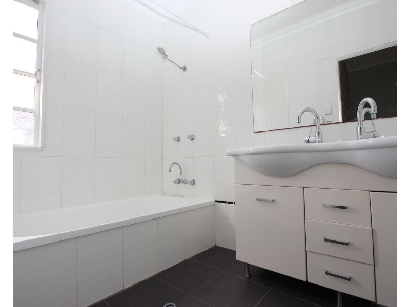 33 Newcomen Street, Indooroopilly QLD 4068