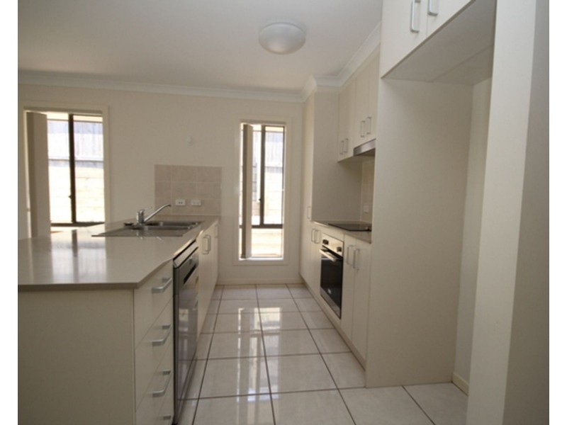 10 Lemongrass Place, Springfield Lakes QLD 4300