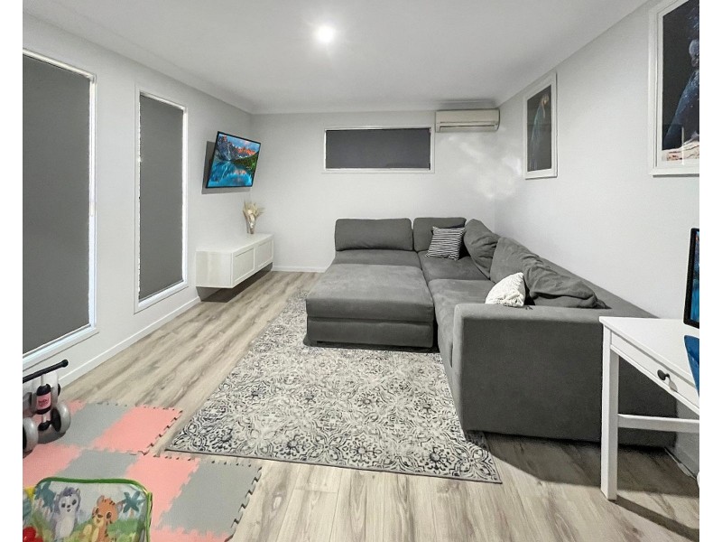 52 Lakes Entrance Drive, Springfield Lakes QLD 4300