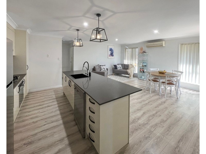 52 Lakes Entrance Drive, Springfield Lakes QLD 4300