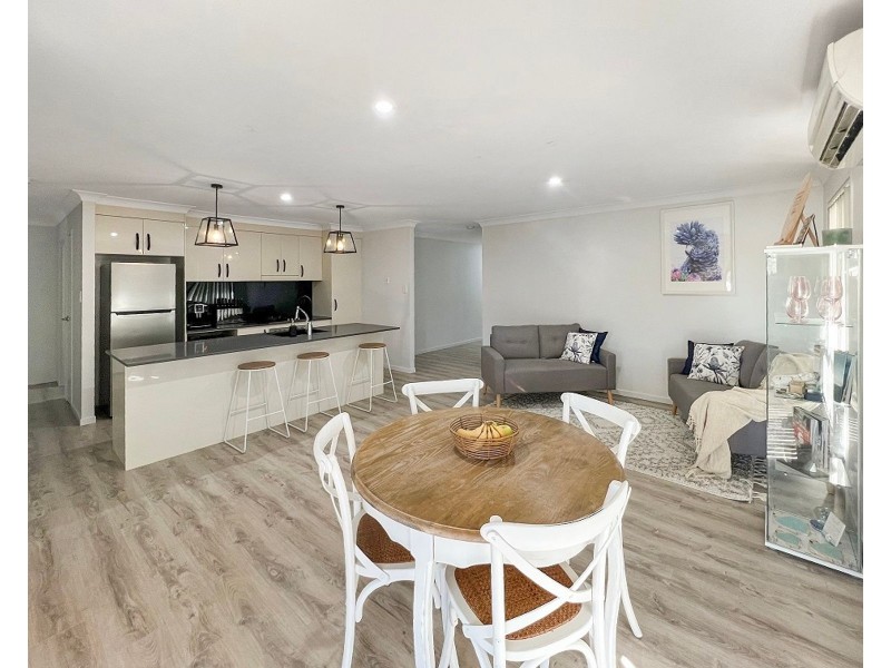 52 Lakes Entrance Drive, Springfield Lakes QLD 4300