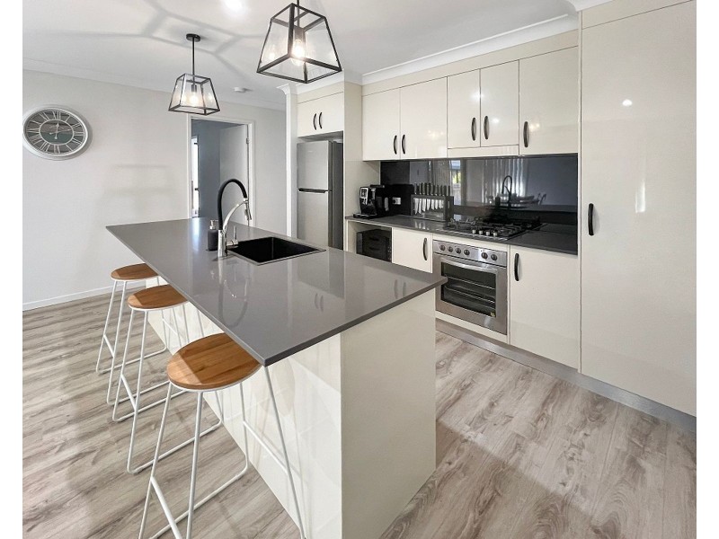 52 Lakes Entrance Drive, Springfield Lakes QLD 4300