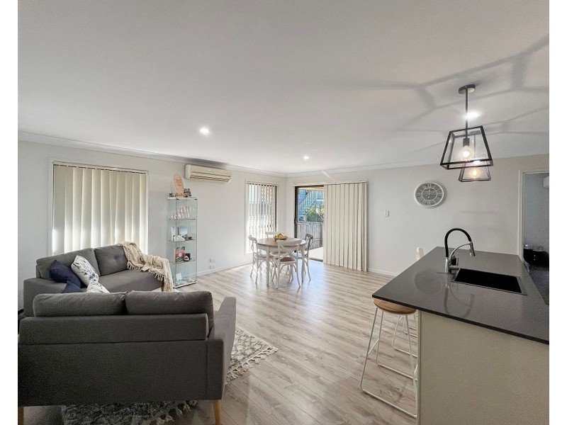 52 Lakes Entrance Drive, Springfield Lakes QLD 4300