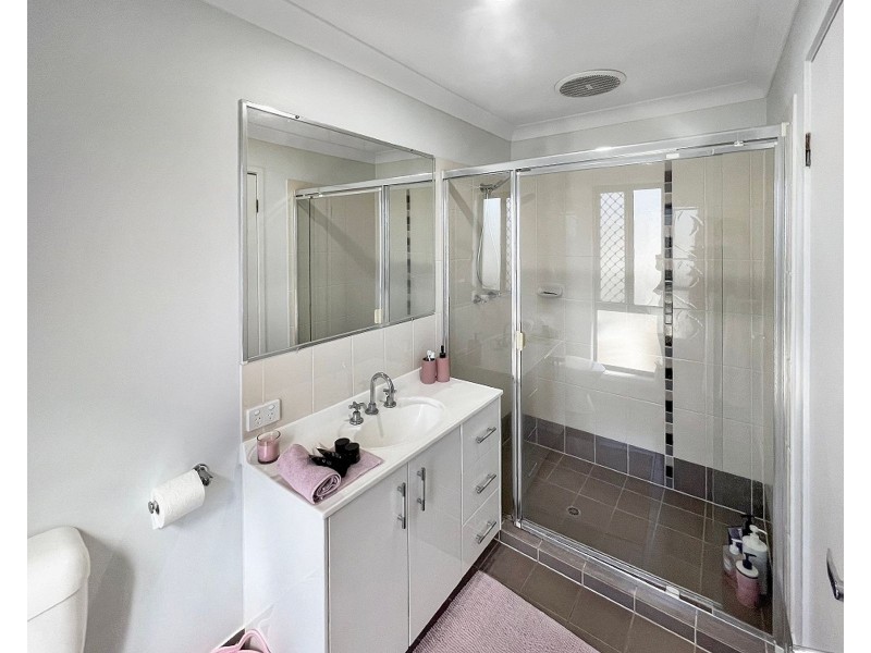 52 Lakes Entrance Drive, Springfield Lakes QLD 4300