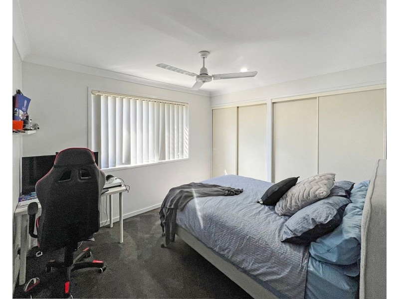 52 Lakes Entrance Drive, Springfield Lakes QLD 4300