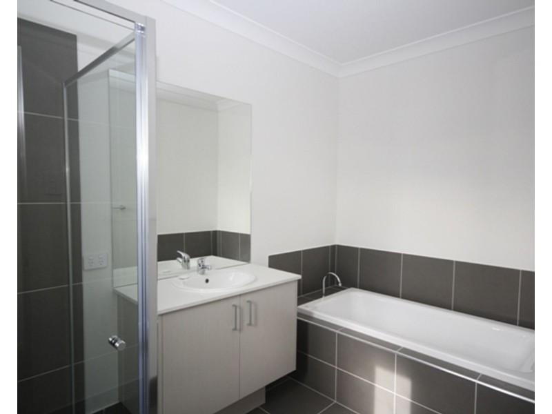 160 Spring Mountain Boulevard, Spring Mountain QLD 4124