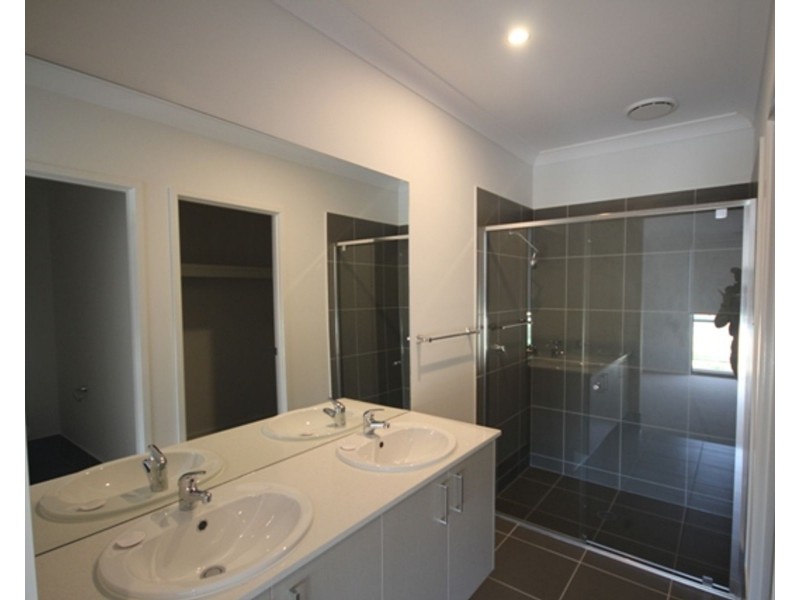 160 Spring Mountain Boulevard, Spring Mountain QLD 4124