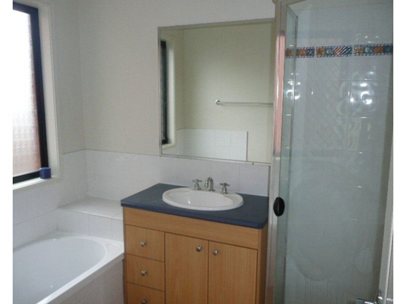 8 Rae Close, Camira QLD 4300