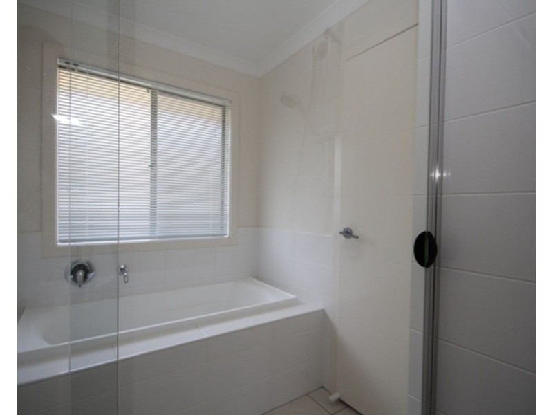 10 Lemongrass Place, Springfield Lakes QLD 4300