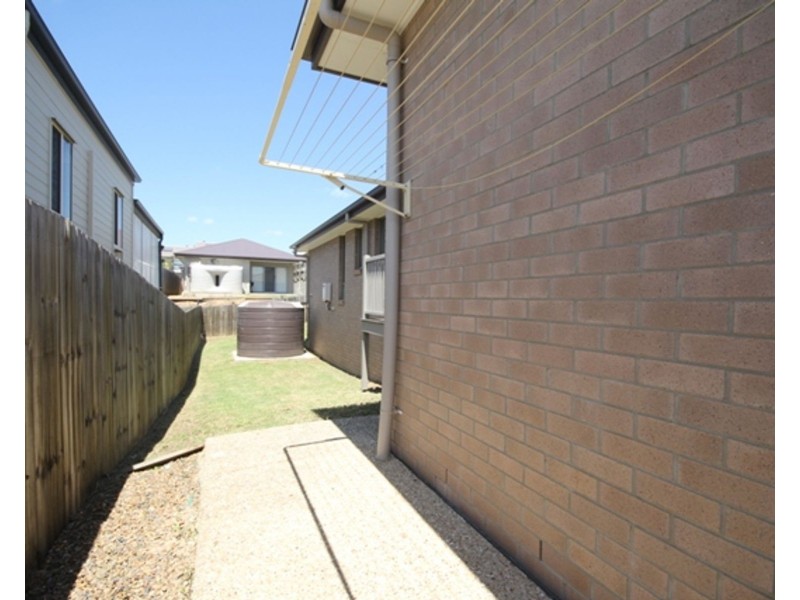 10 Lemongrass Place, Springfield Lakes QLD 4300