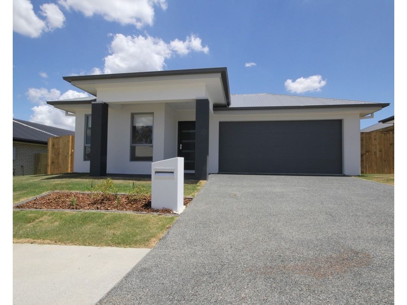 8 Butterfly Way, Ripley QLD 4306
