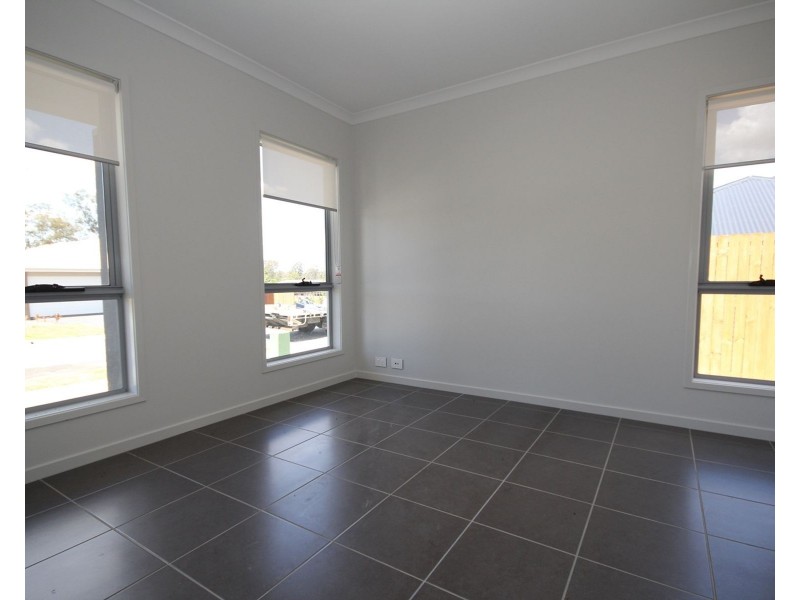 8 Butterfly Way, Ripley QLD 4306