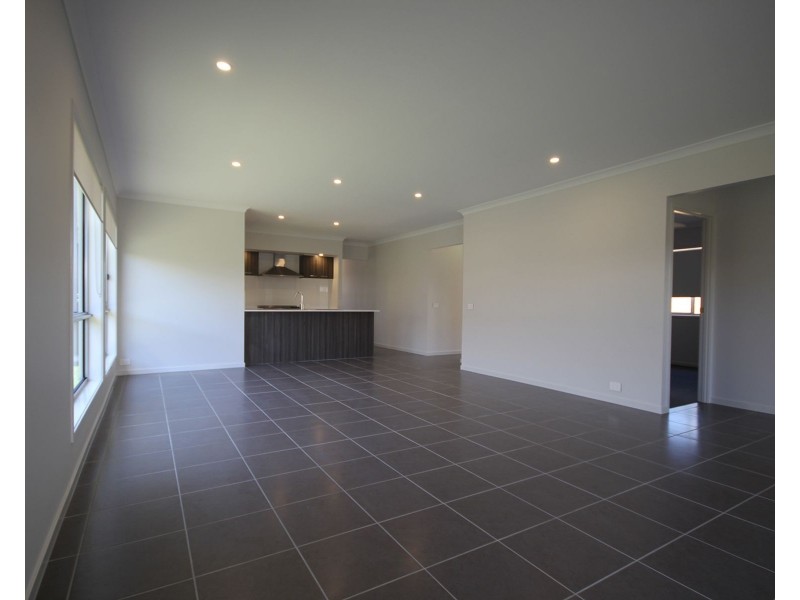 8 Butterfly Way, Ripley QLD 4306