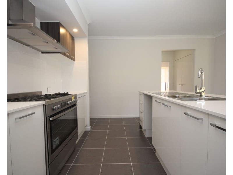 8 Butterfly Way, Ripley QLD 4306