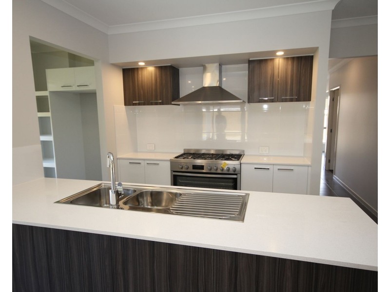 8 Butterfly Way, Ripley QLD 4306