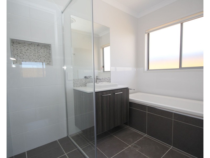 8 Butterfly Way, Ripley QLD 4306