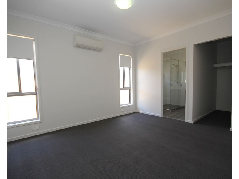 8 Butterfly Way, Ripley QLD 4306