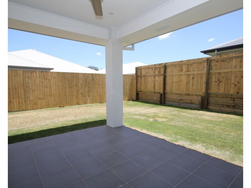 8 Butterfly Way, Ripley QLD 4306