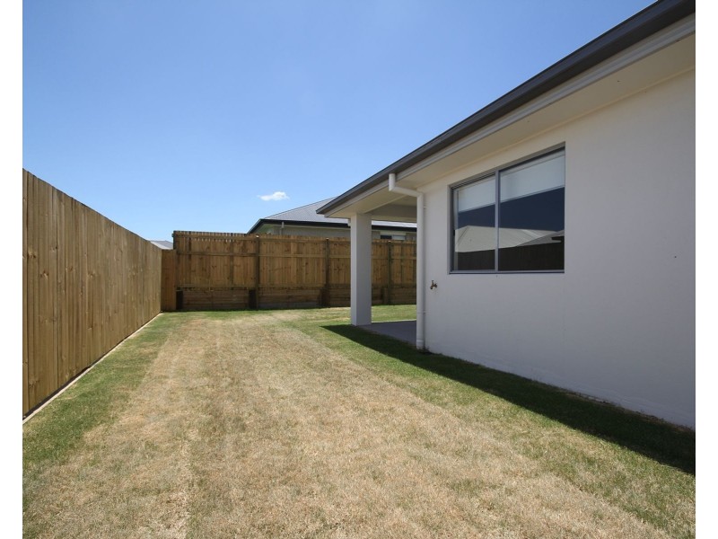 8 Butterfly Way, Ripley QLD 4306
