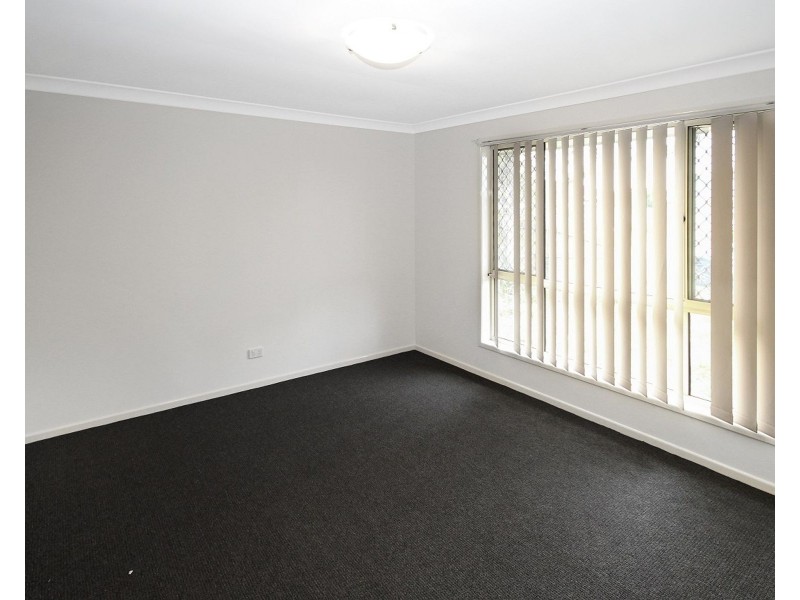 17 Gleneagles Crescent, Oxley QLD 4075