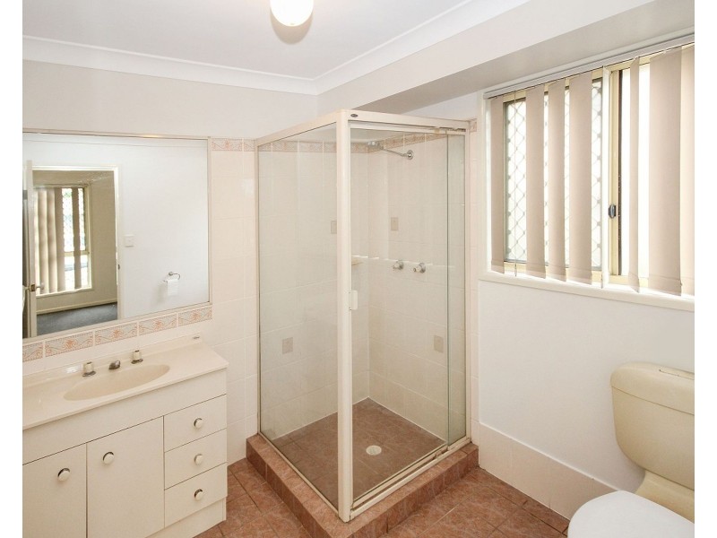 17 Gleneagles Crescent, Oxley QLD 4075