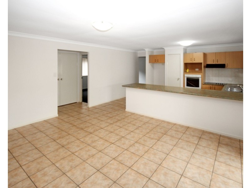 17 Gleneagles Crescent, Oxley QLD 4075