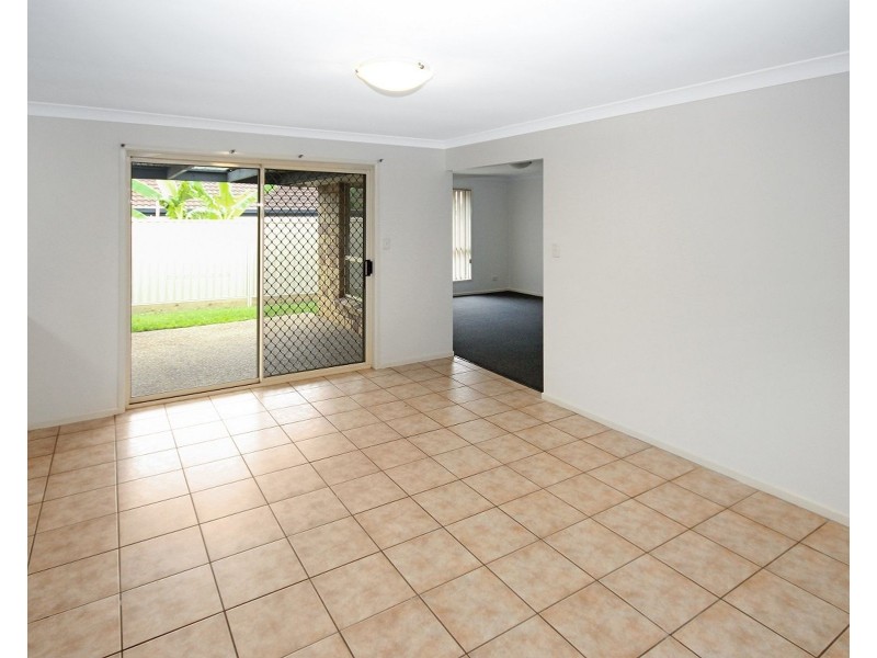 17 Gleneagles Crescent, Oxley QLD 4075