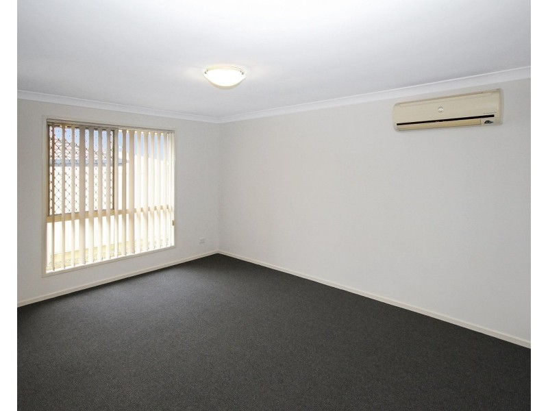 17 Gleneagles Crescent, Oxley QLD 4075