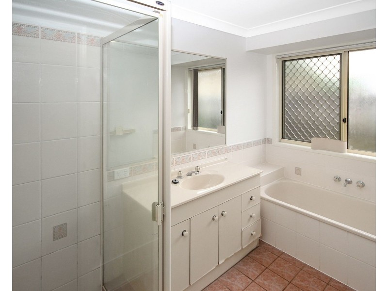 17 Gleneagles Crescent, Oxley QLD 4075