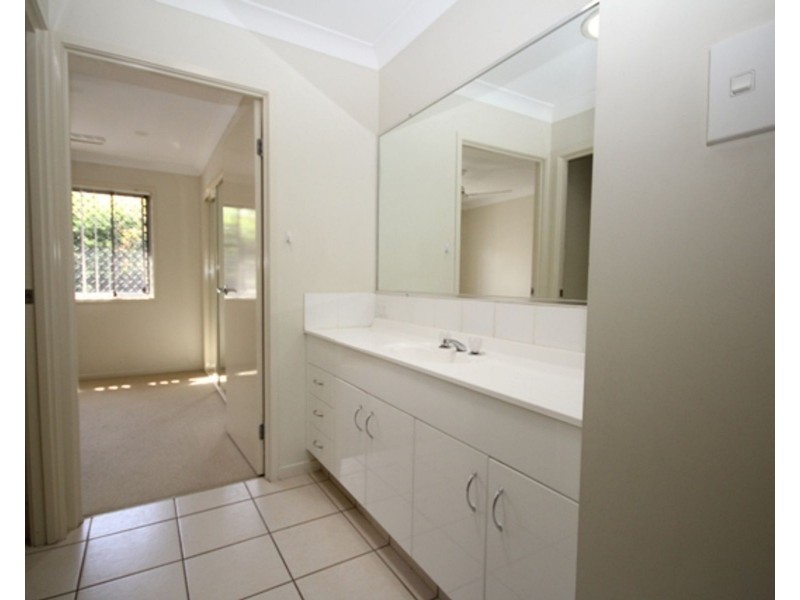 15 Creekside Drive, Springfield Lakes QLD 4300