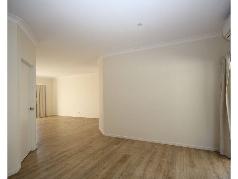 1/39 Law Street, Redbank QLD 4301