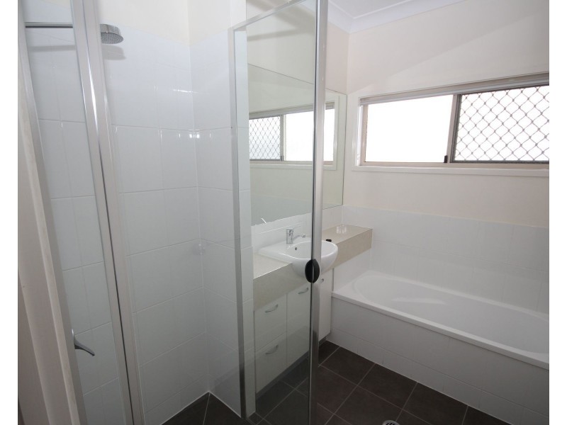 1/39 Law Street, Redbank QLD 4301