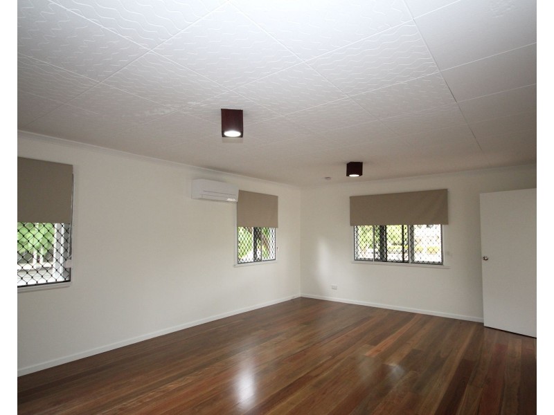 26 Lawson Street, Oxley QLD 4075