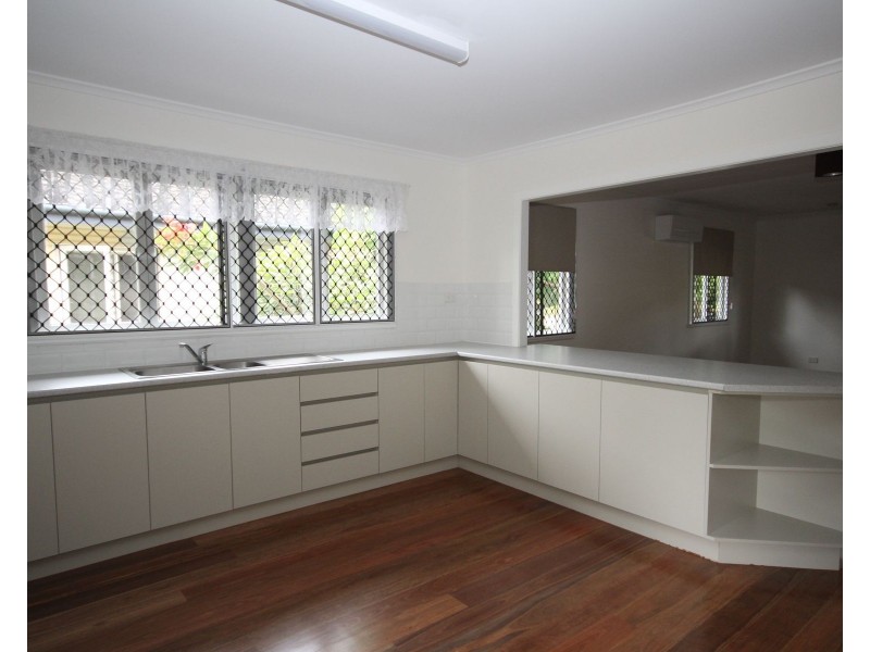 26 Lawson Street, Oxley QLD 4075