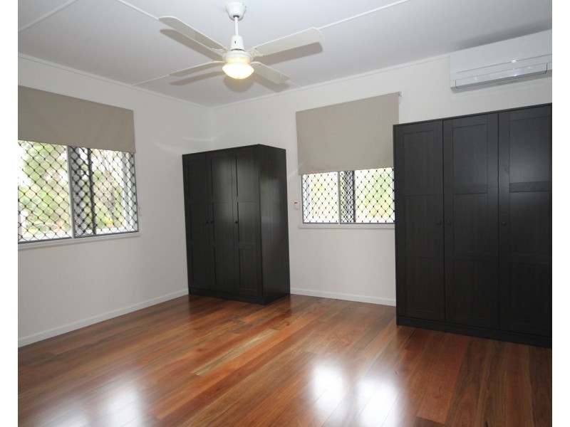 26 Lawson Street, Oxley QLD 4075