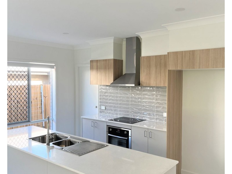 35 Sunflower Court, Ripley QLD 4306