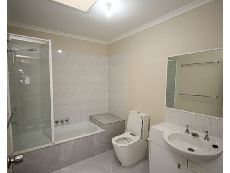 1/4 Lillian Street, Redbank Plains QLD 4301