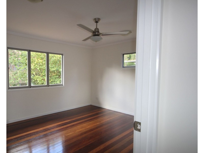 15 Lawson Street, Oxley QLD 4075