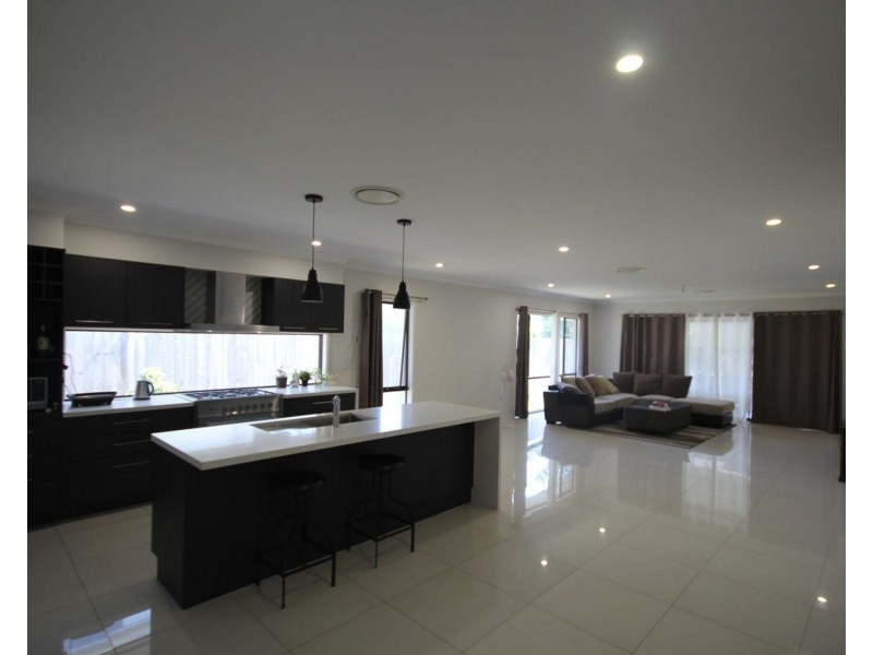 44 Finnegan Circuit, Oxley QLD 4075