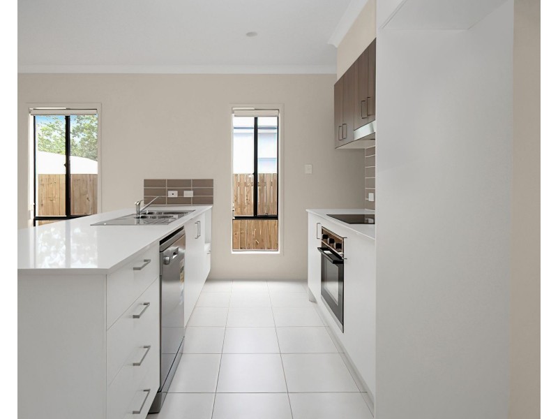 5 Hardwood Street, Spring Mountain QLD 4124
