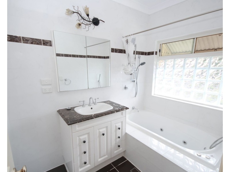 2 Carnegie Close, Forest Lake QLD 4078