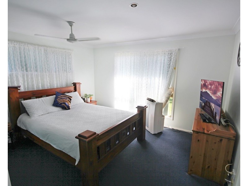 8 Scenic Crescent, Springfield QLD 4300