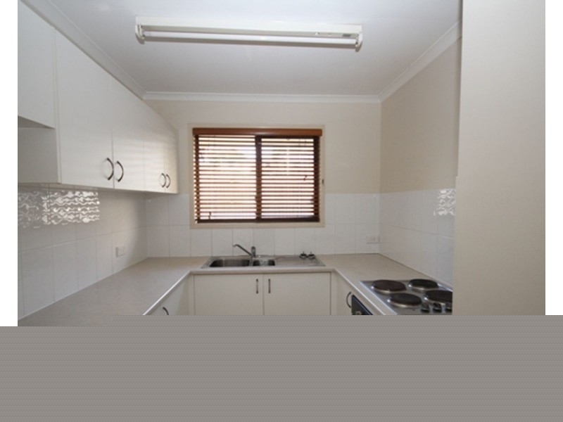 2/244 Redbank Plains Road, Bellbird Park QLD 4300
