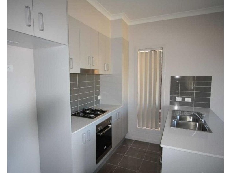 6 Erbin Lane, Augustine Heights QLD 4300