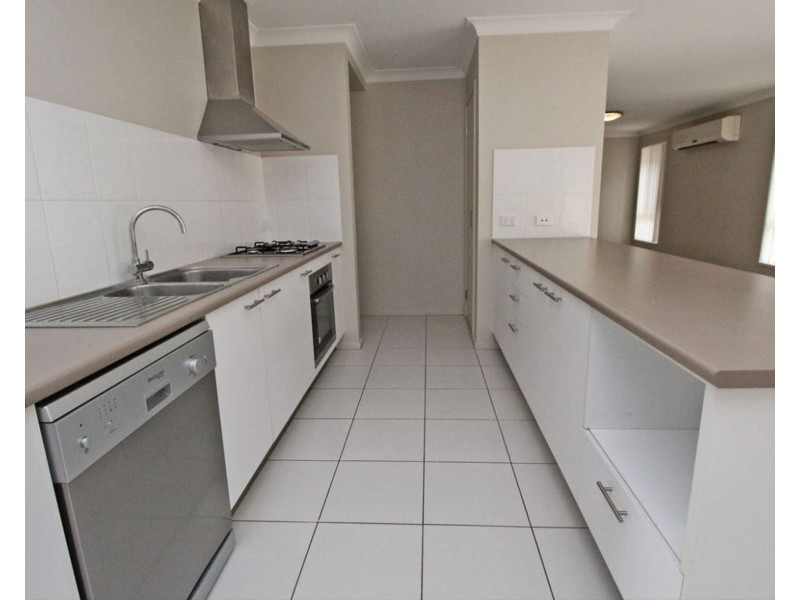 102 Valentine Circuit, Augustine Heights QLD 4300