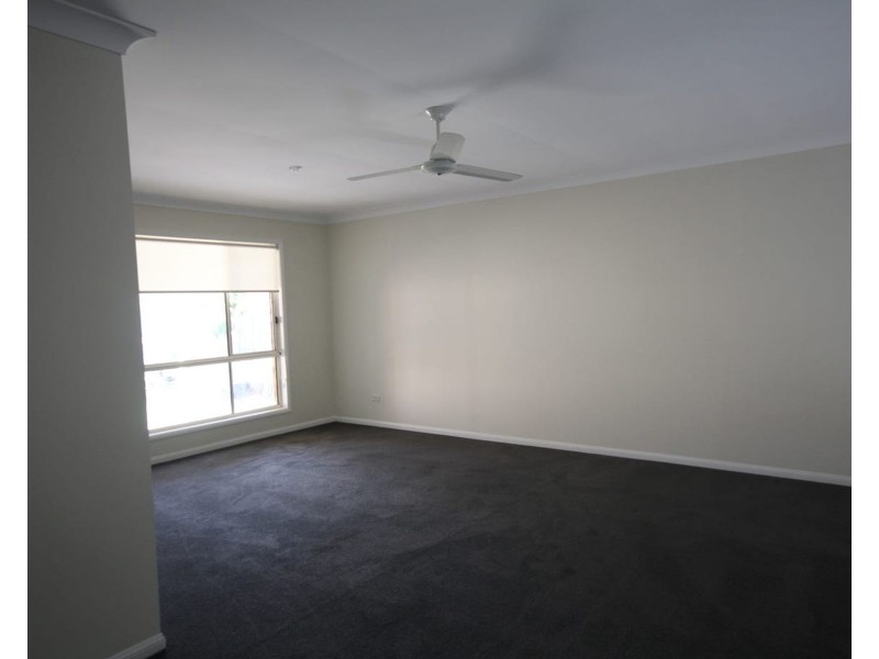 9 Scenic Crescent, Springfield QLD 4300