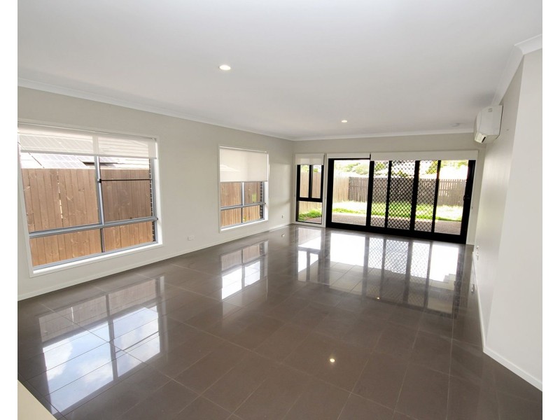 28 Poppy Crescent, Springfield Lakes QLD 4300