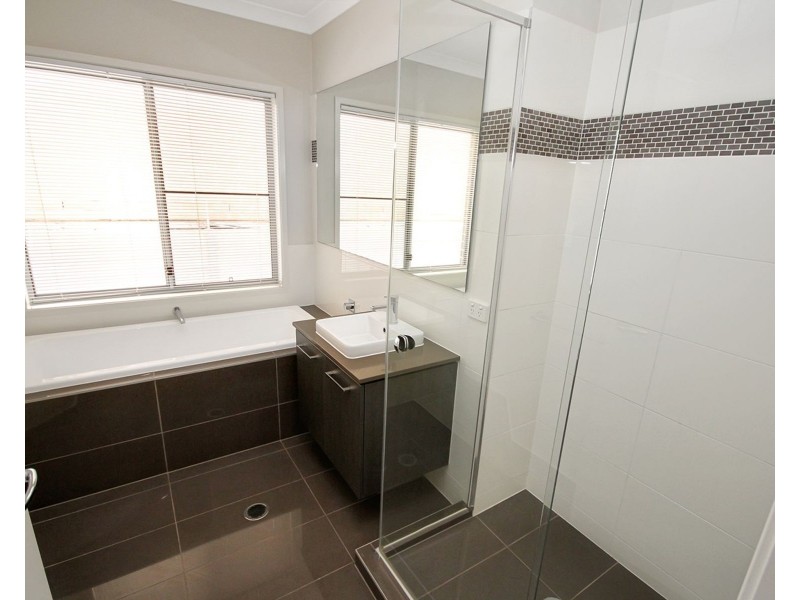 28 Poppy Crescent, Springfield Lakes QLD 4300