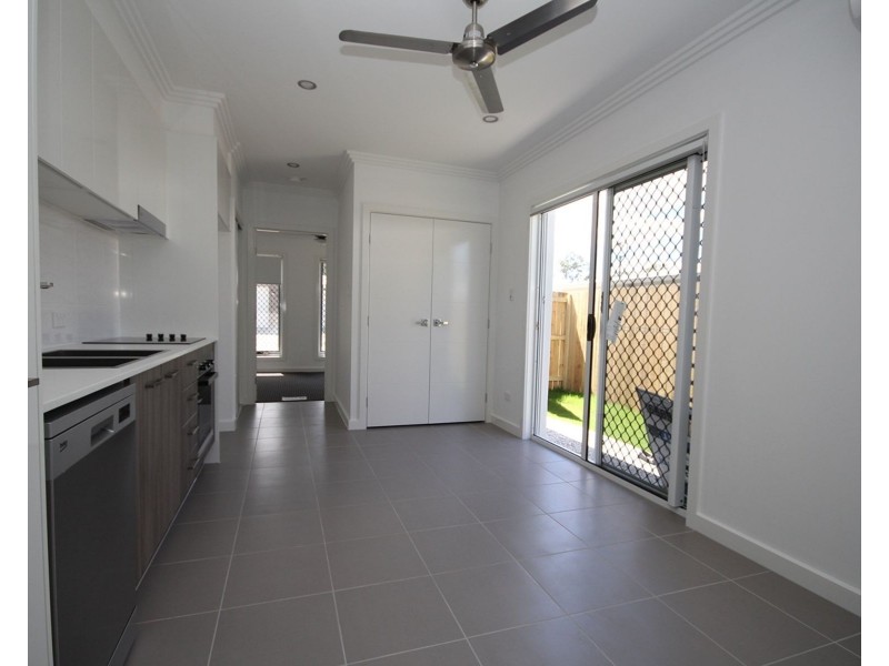 1/8 Chandon Court, Hillcrest QLD 4118